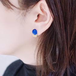 【雙耳穿孔/黃銅+寶石】九月和十二月生辰石【黃銅+青金石】14K黃銅青金石耳環 第5張的照片