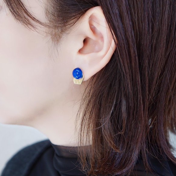 【雙耳穿孔/黃銅+寶石】九月和十二月生辰石【黃銅+青金石】14K黃銅青金石耳環 第1張的照片