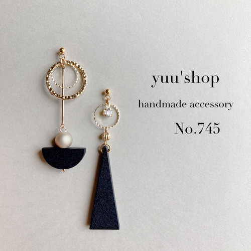 ブラック×ゴールド アシンメトリー ウッド ピアス イヤリング  