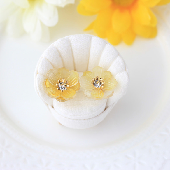 模糊花朵「秋櫻花」耳環【黃色】 第4張的照片