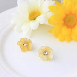 模糊花朵「秋櫻花」耳環【黃色】 第2張的照片
