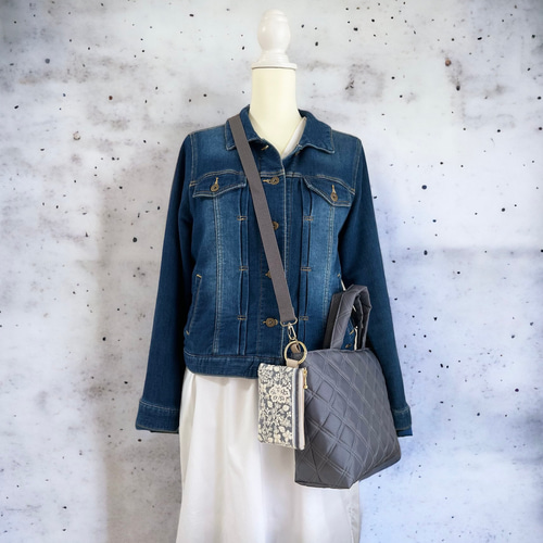 ナイロン キルティング/刺繍ポーチ付き 2wayトートバッグ〈グレー