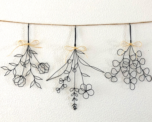 ワイヤークラフト♡猫ちゃんガーランド＊お花と１つだけ四つ葉のクローバーg＊ ワイヤークラフト♡猫ちゃんガーランド＊お花と1つだけ四つ葉の