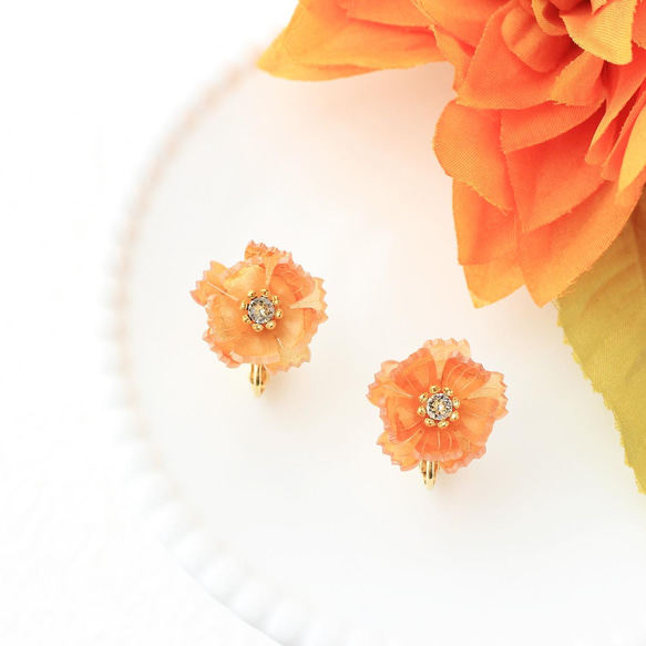 用盛開的花朵製成的耳環“黃花秋櫻花” 第2張的照片