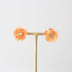 用盛開的花朵製成的耳環“黃花秋櫻花” 第3張的照片