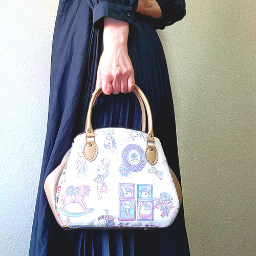 ふしぎの国のアリス　がま口バッグ　ハンドメイド　持ち手バッグ