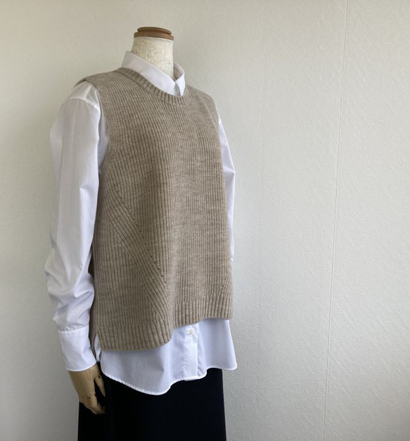 エアリースパン(メリノウール100％）ふわっと！片畦ニットベスト　【ベージュ杢】 3枚目の画像