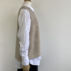 エアリースパン(メリノウール100％）ふわっと！片畦ニットベスト　【ベージュ杢】 4枚目の画像