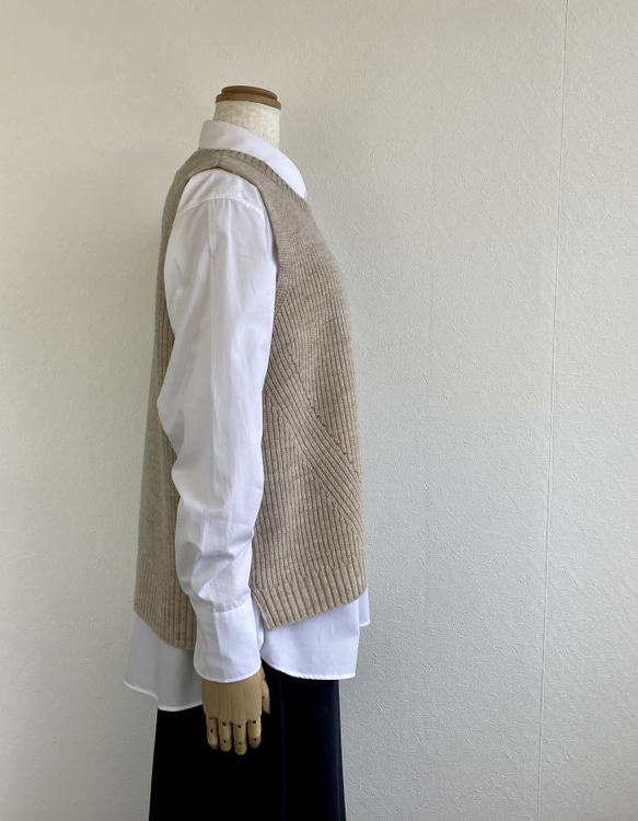 エアリースパン(メリノウール100％）ふわっと！片畦ニットベスト　【ベージュ杢】 4枚目の画像