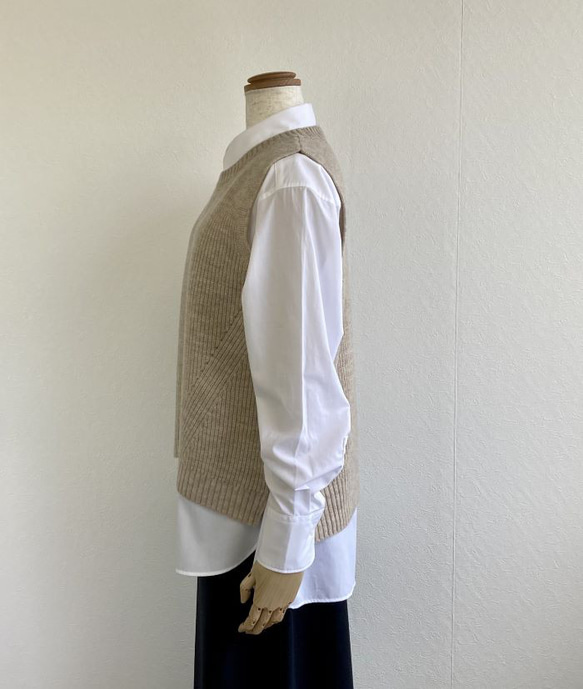 エアリースパン(メリノウール100％）ふわっと！片畦ニットベスト　【ベージュ杢】 6枚目の画像