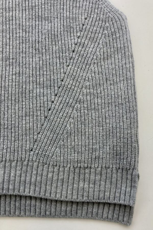 エアリースパン(メリノウール100％）ふわっと！片畦ニットベスト　【グレー杢】 12枚目の画像