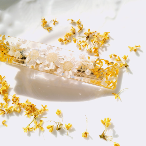 金木犀のドライフラワーのヘアクリップ。（受注制作） ヘア