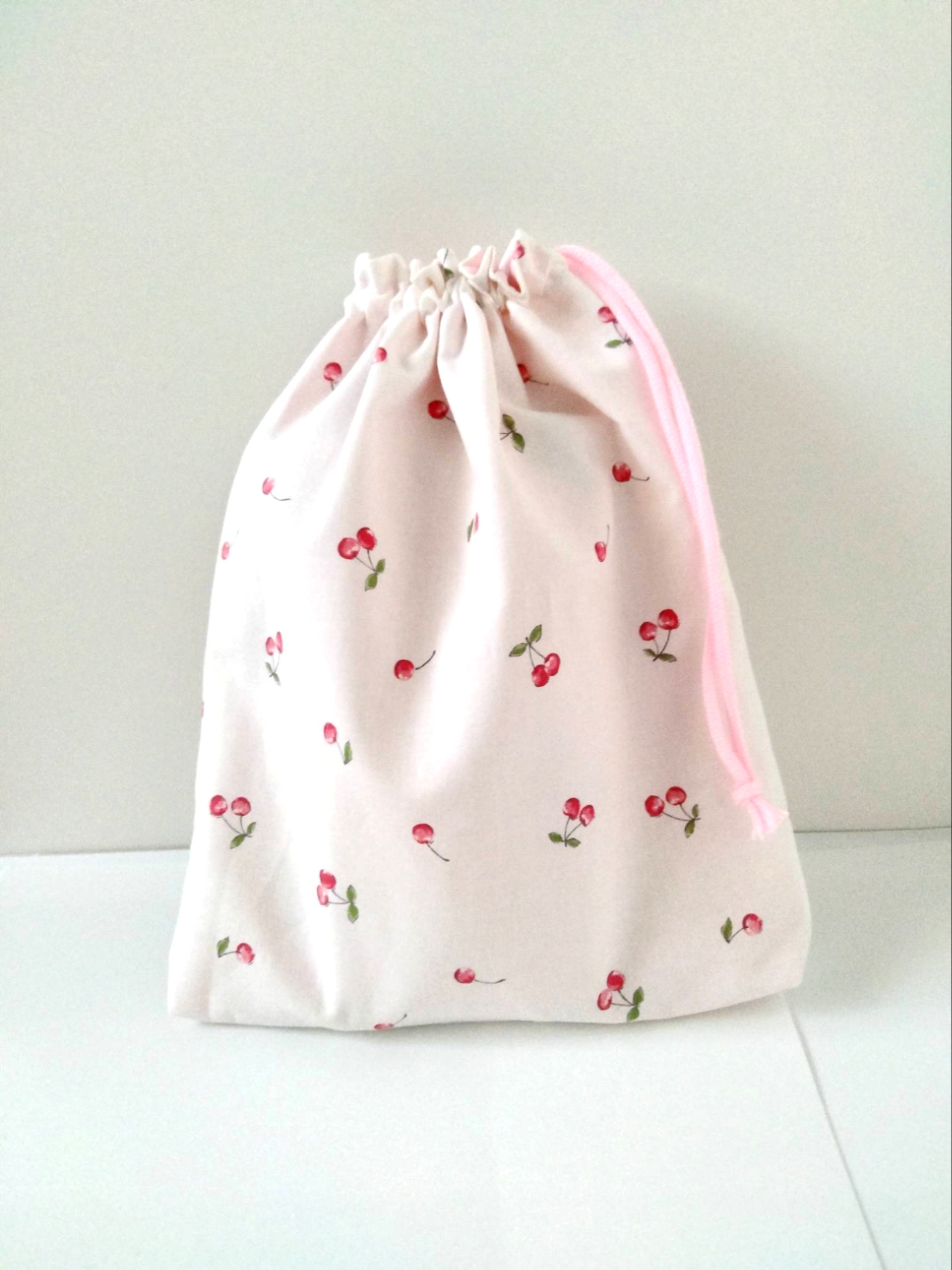 ハンドメイド♡さくらんぼ巾着 さくらんぼワッペンの巾着袋 ハンドメイド