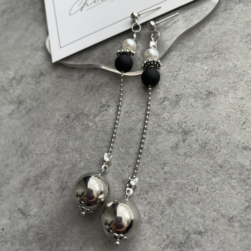 シルバー 黒 ロング チェーン 大ぶり 個性的 ピアス/イヤリング ピアス