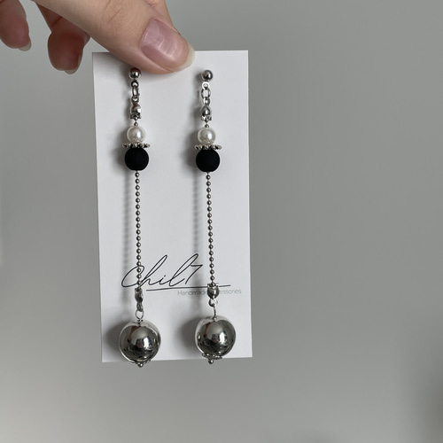 シルバー 黒 ロング チェーン 大ぶり 個性的 ピアス/イヤリング