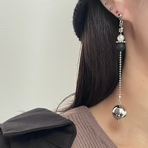 シルバー 黒 ロング チェーン 大ぶり 個性的 ピアス/イヤリング ピアス