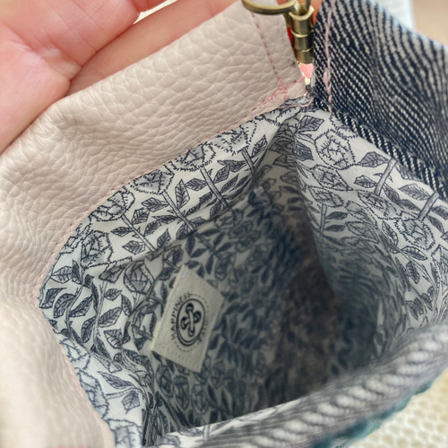 バネポーチのスマホショルダー ストラップ付き mina perhoneミナ