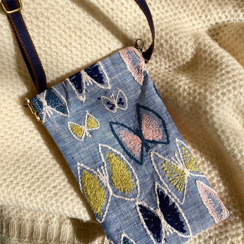 バネポーチのスマホショルダー ストラップ付き mina perhoneミナ