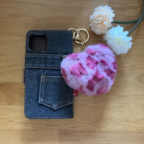❤︎専用です❤︎ iPhone11Pro本格デニム手帳型ケース ファー＆ハートのチャームつき