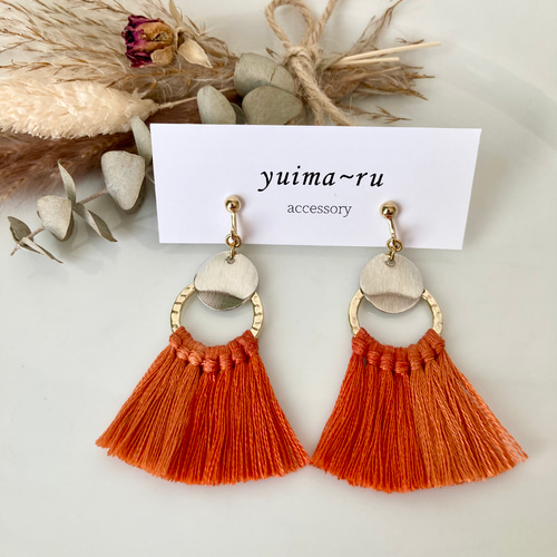 フリンジイヤリング/オレンジ イヤリング・ノンホールピアス ゆいまー  