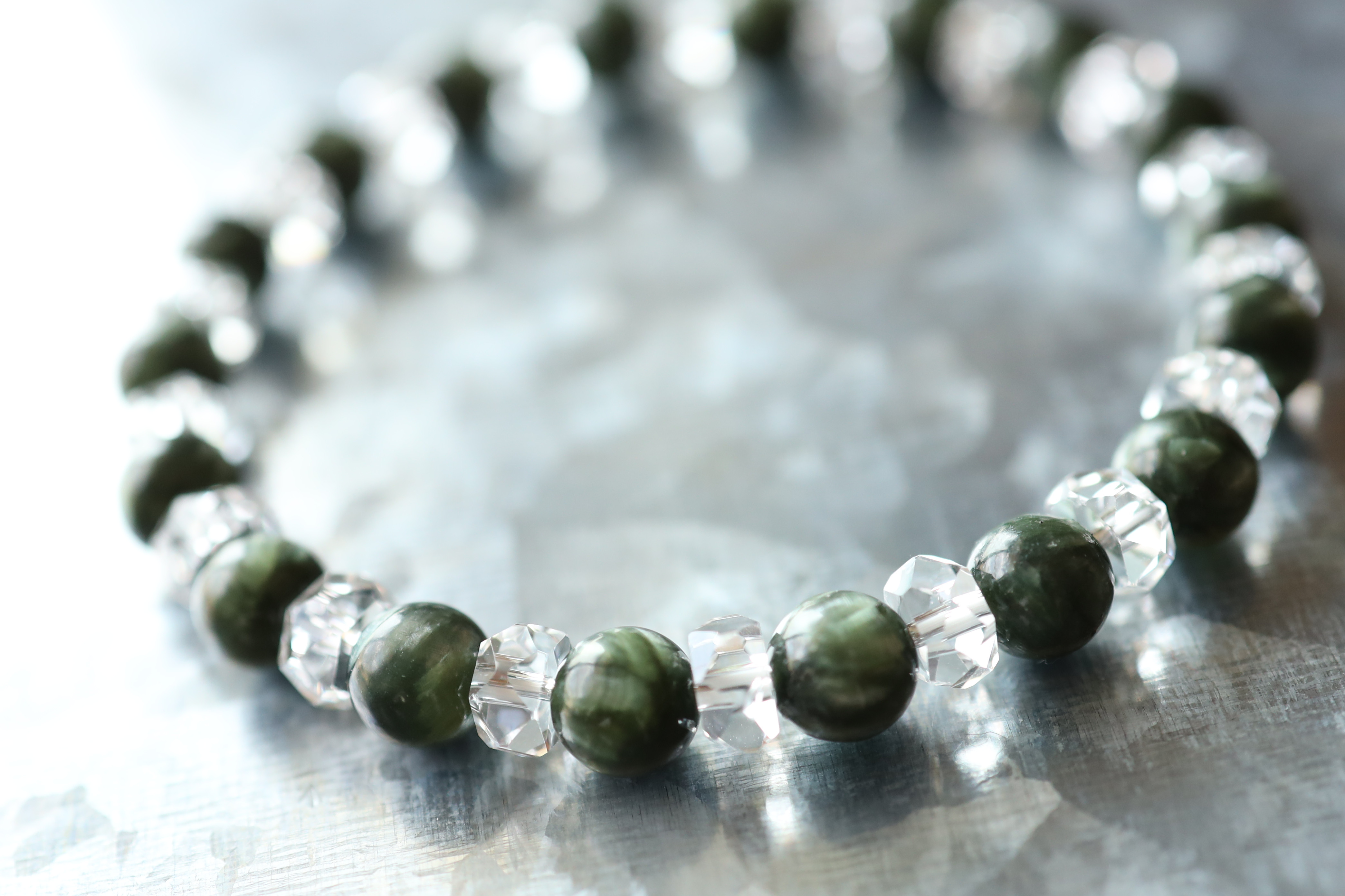 …☆プレミアムブレス☆…☆天使の石☆セラフィナイト：6.8ミリ＆水晶☆…☆天然石ブレスレット☆…