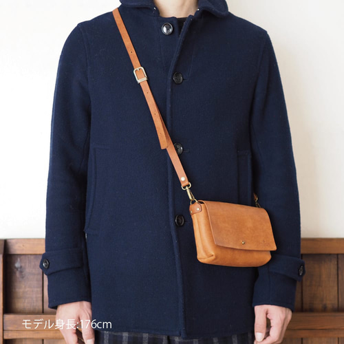 青いレザーショルダーバッグ 青いレザーショルダーバッグ