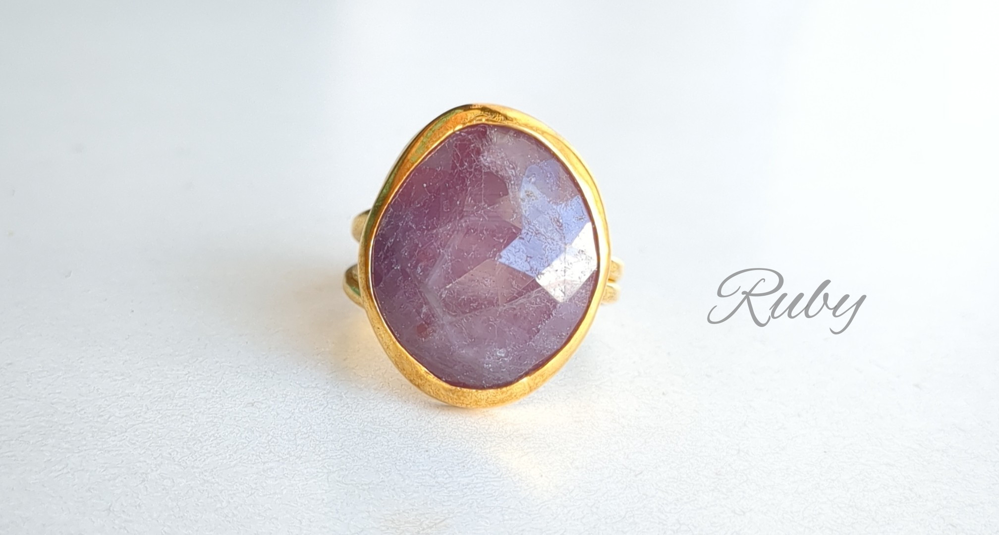 最新作「ピンクルビー」の世界でひとつの天然石リング