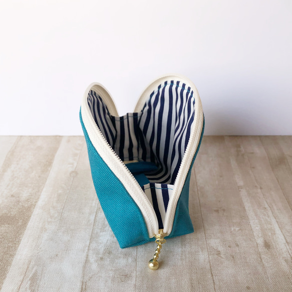 小さなシェル型クリームソーダ&プリン！ポーチ【セルリアンブルー】 4枚目の画像