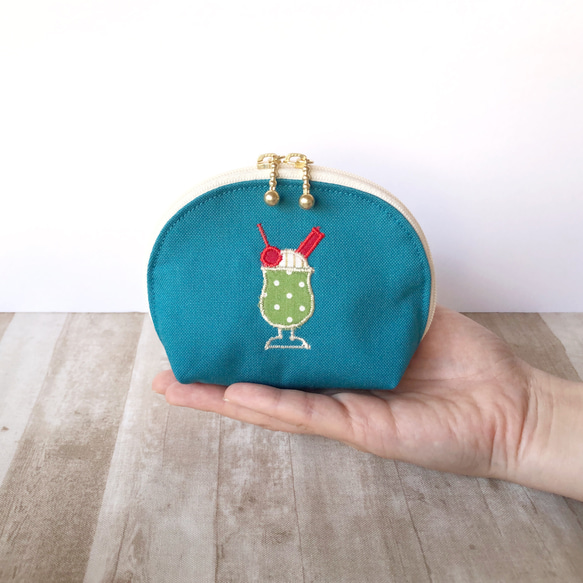 小さなシェル型クリームソーダ&プリン！ポーチ【セルリアンブルー】 1枚目の画像