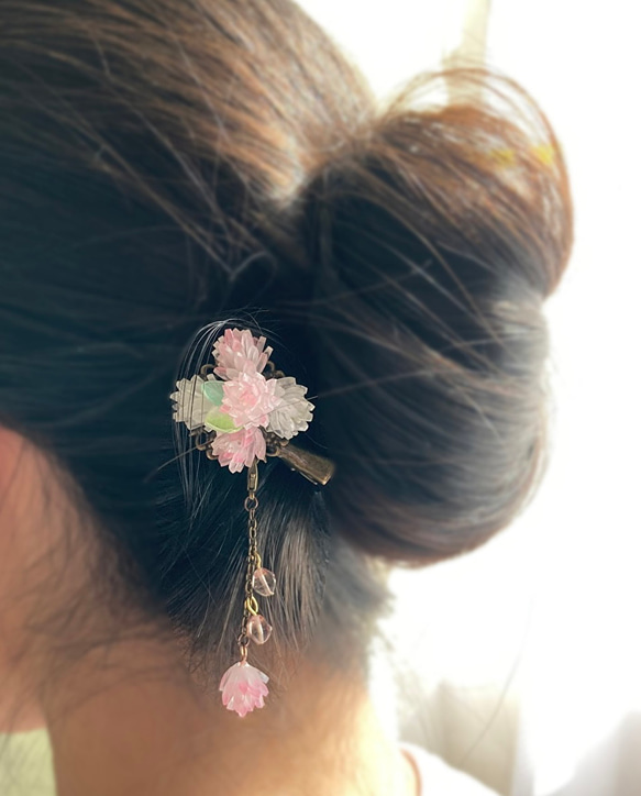 ヘアクリップ: クローバーープラバン花ヘアアクセサリー 2枚目の画像