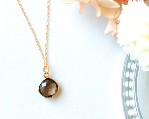 宝石質スモーキークォーツAAA クッションカット 12×12mm 18KGP