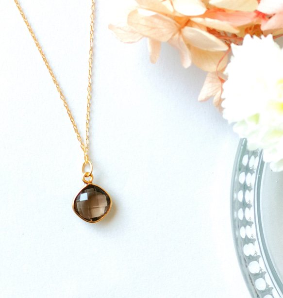 宝石質スモーキークォーツAAA クッションカット 12×12mm 18KGP