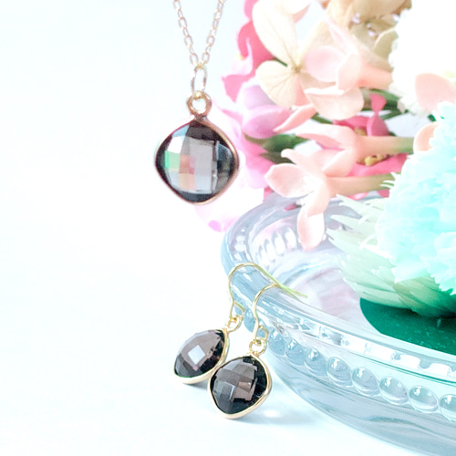 宝石質スモーキークォーツAAA クッションカット 12×12mm 18KGP