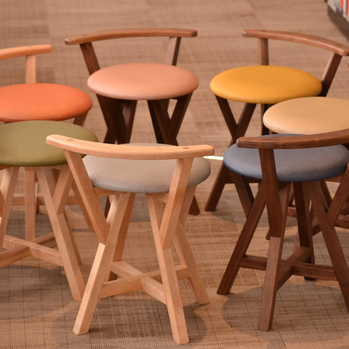 巨大マカロン型オブジェ　椅子　スツール　　公共施設展示使用品　キズ等あり 巨大マカロン型オブジェ 椅子 スツール 公共施設展示使用品 キズ等あり