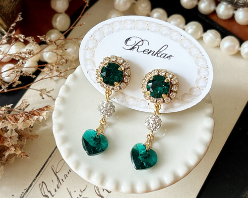 じばにゃん☺︎ 1点作品☆ 大粒エメラルドピアス　イヤリングに変更可能☺︎ 1点作品☆ 大粒ハイパーシーンピアス イヤリングに変更可能