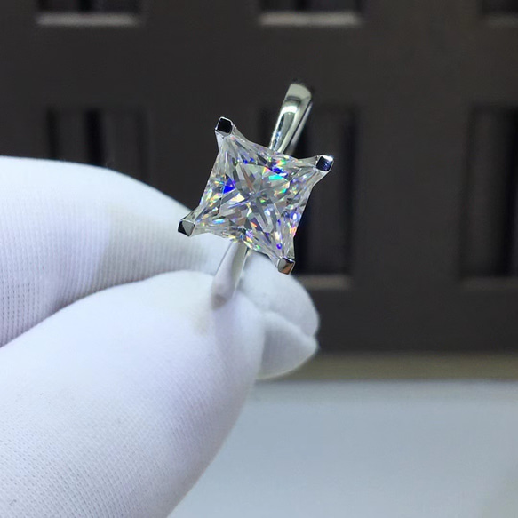 newデザイン】プリンセス モアサナイト ダイヤ リング K18 指輪  