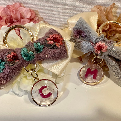 受注生産】インド刺繍リボン イニシャル チャーム キーホルダー その他