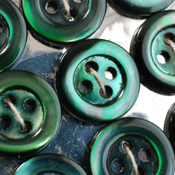 アンティークボタン シェルボタン 貝ボタン 1.3㎝ 緑色系 6枚目の画像