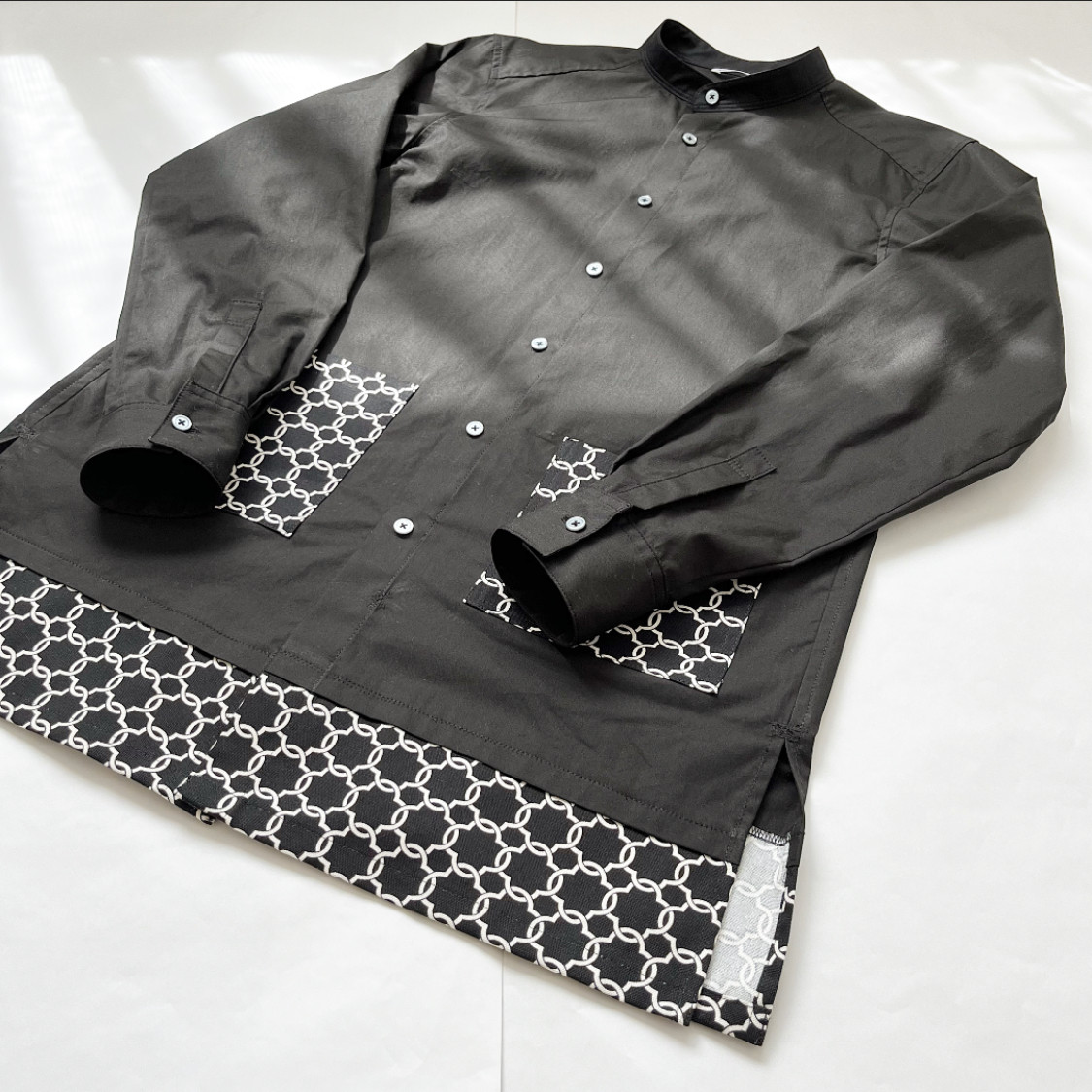 モロッカン柄切替バンドカラーブラックシャツ