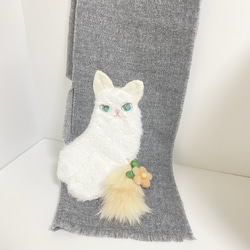 白貓羊毛披肩（灰色） 第4張的照片