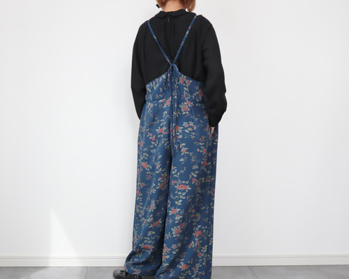 31 着物リメイク　サロペットパンツ　オールインワン　正絹　黒地　雲取り花文 40a025b14874e8c11e4f0964b41d30