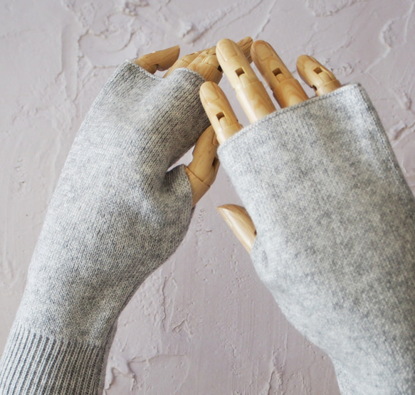 クリスマス・Creema限定【滑らか編み目が美しい】アームウォーマー・GY 2枚目の画像