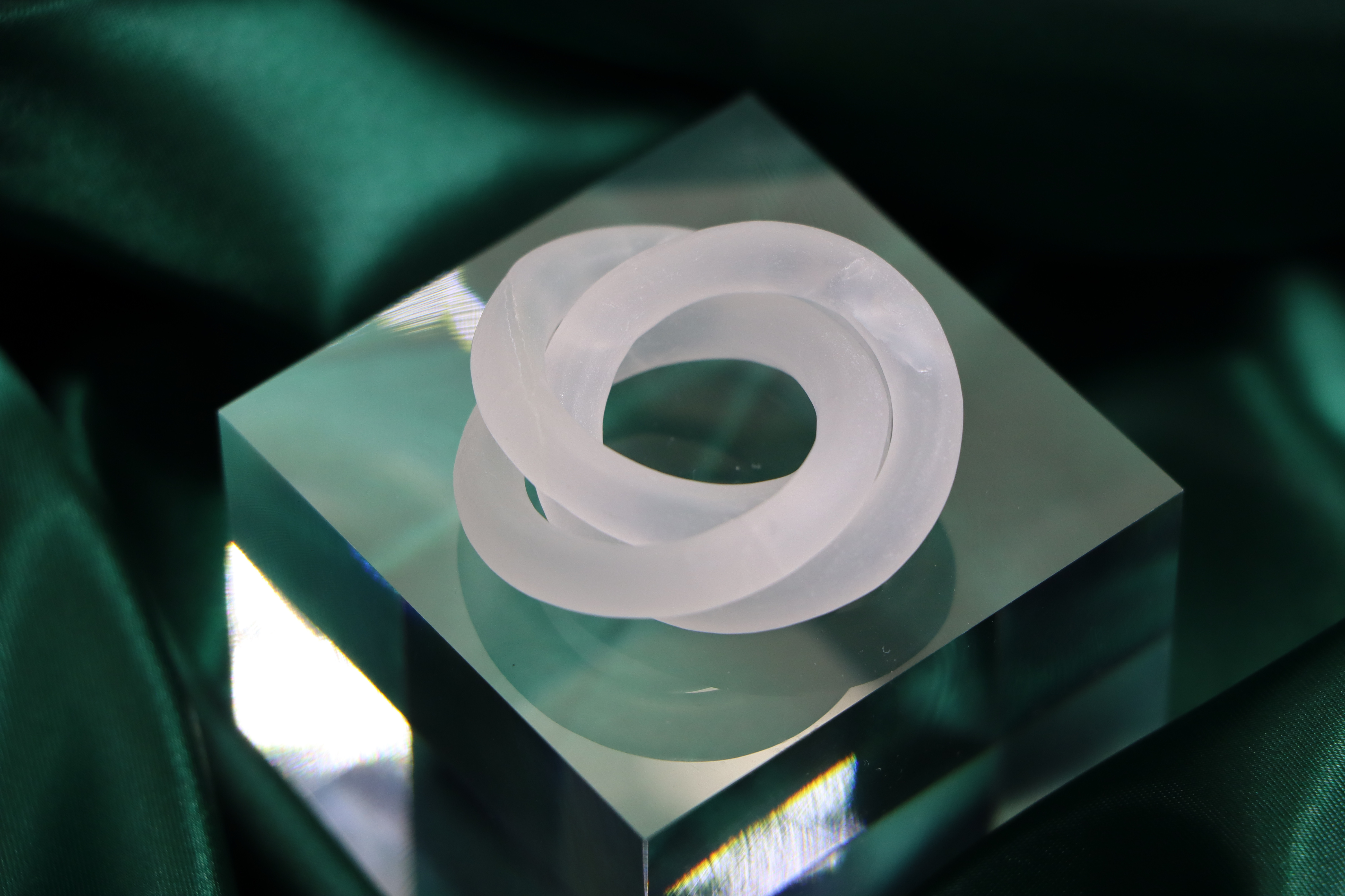 ☆天然石のTrinity-Ring（ローズクォーツの立体オブジェ）　Dear Friend® 18,000円