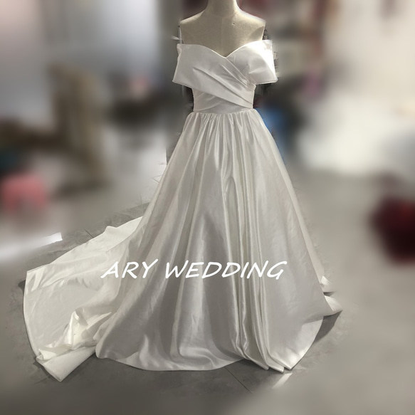 高品質！露肩光面緞面婚紗，華麗拖裾，夢寐以求的禮服，婚禮 第1張的照片