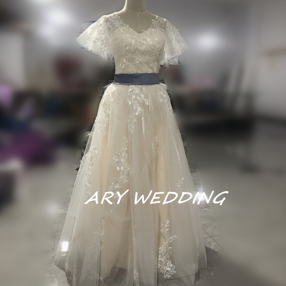 フランス風  ウエディングドレス  Vネック 薄シャンパンの色 取り外し可能 リボン 可愛 憧れのドレス 拳式