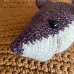 かぎ針編み海洋生物ホオジロザメかわいい編みぐるみ (Mサイズ) 3枚目の画像