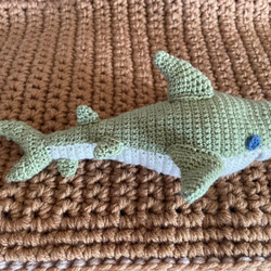 かぎ針編み海洋生物ホオジロザメかわいい編みぐるみ (Mサイズ) 2枚目の画像
