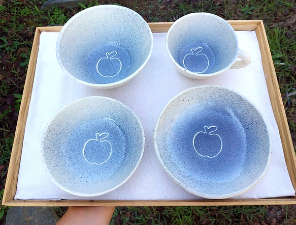 陶の中皿(深さ有り)【インディゴブルーのりんご】 14枚目の画像