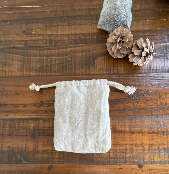 刺し子の小さな巾着袋（靴下）ベルギーリネン　生成り　1点限定 3枚目の画像