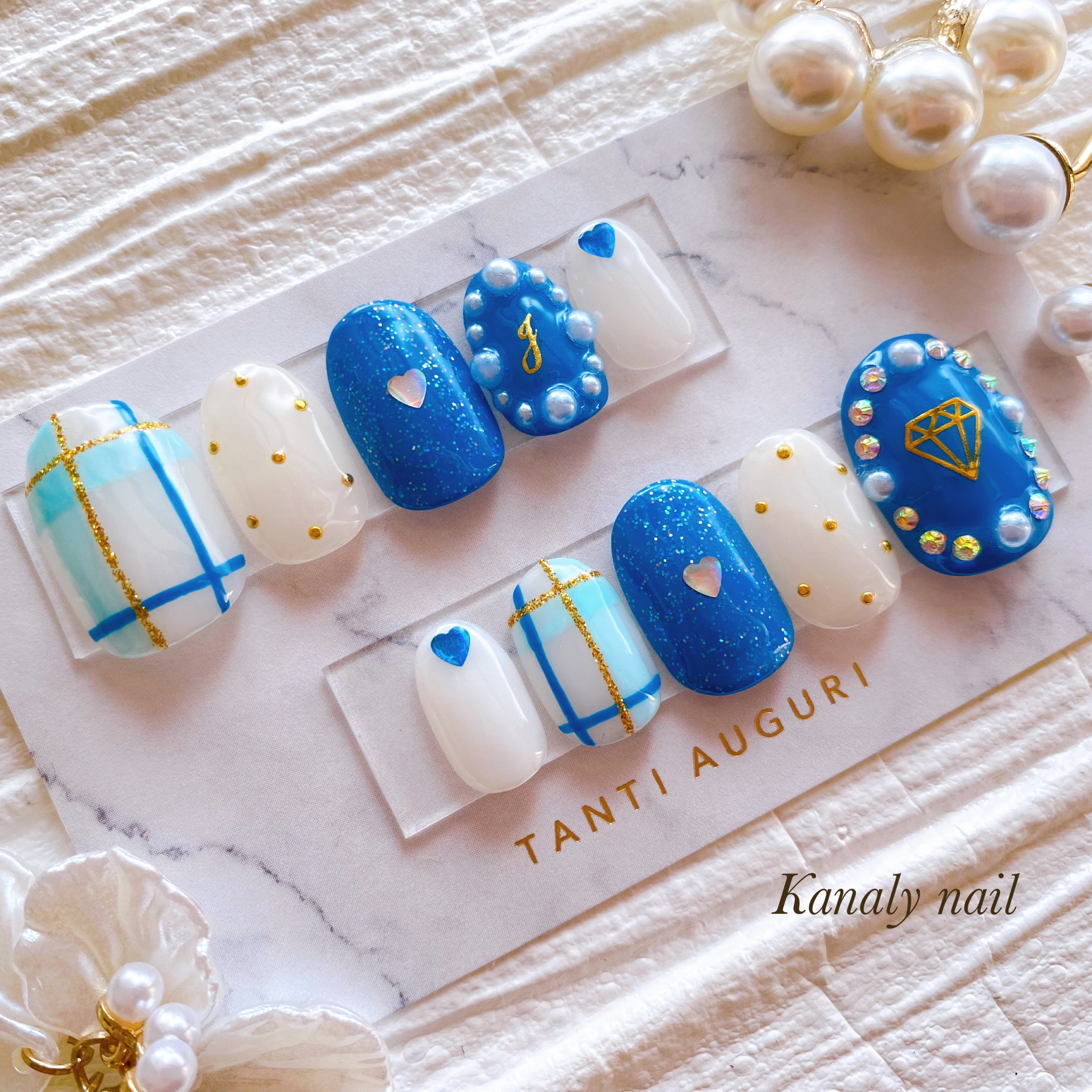 ♡サックスブルーのイニシャルネイル♡ ネイルチップ　ハンドメイド ♡サックスブルーのイニシャルネイル♡ ネイルチップ